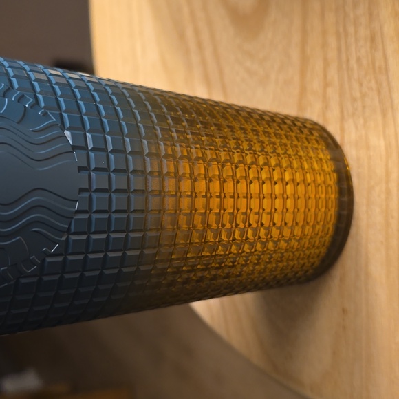 Starbucks Cold Beverage 24 oz Cup! - Picture 4 of 5